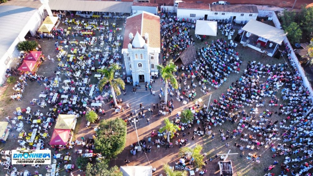 Centenas de pessoas participam das comemorações de Bom Jesus da Lapa em Andradina