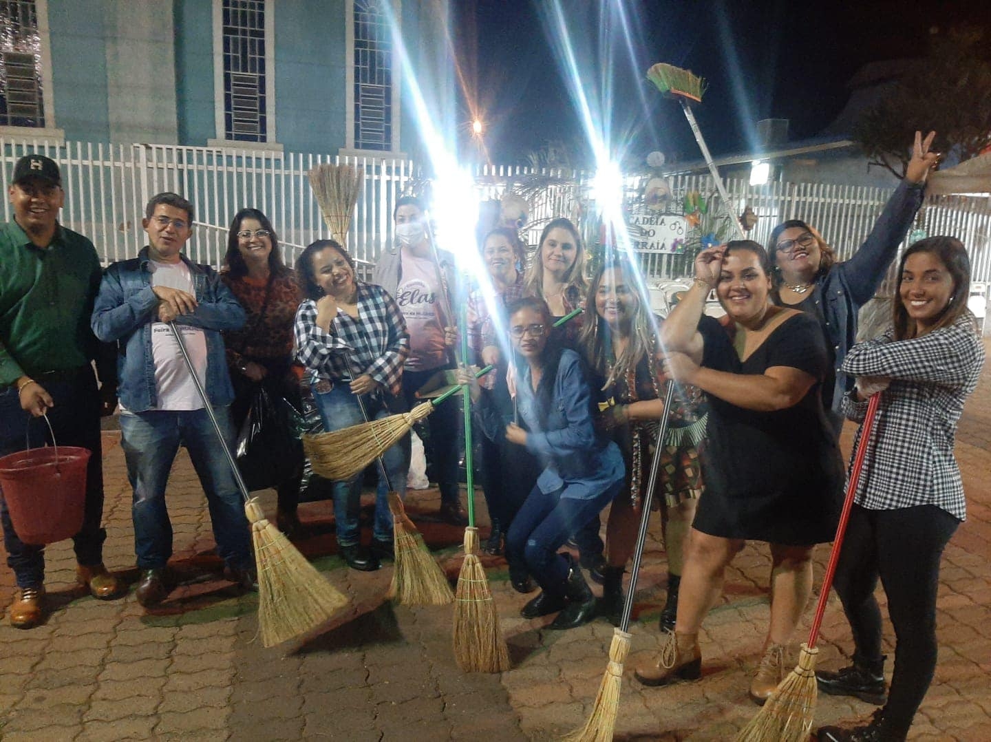 Assessoria do prefeito de Castilho mantém a praça limpa