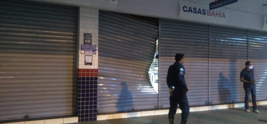 Bandidos mascarados furtam celulares e notebooks das Casas Bahia de Três Lagoas