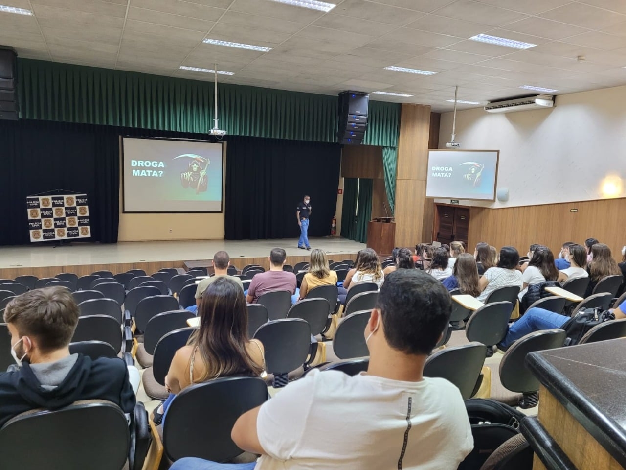 PREVENÇÃO ÀS DROGAS: POLÍCIA CIVIL MINISTRA PALESTRA PARA ALUNOS DO CURSO DE MEDICINA EM DRACENA