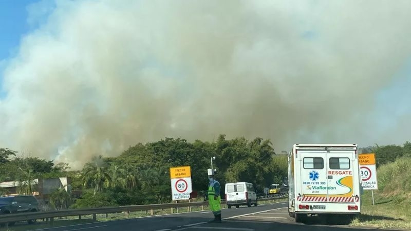 Rodovia Marechal Rondon é interditada após fumaça de queimada atrapalhar visão de motoristas em Araçatuba