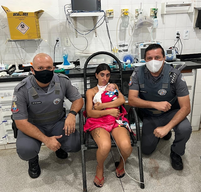 Policiais militares salvam bebê engasgada em Guararapes