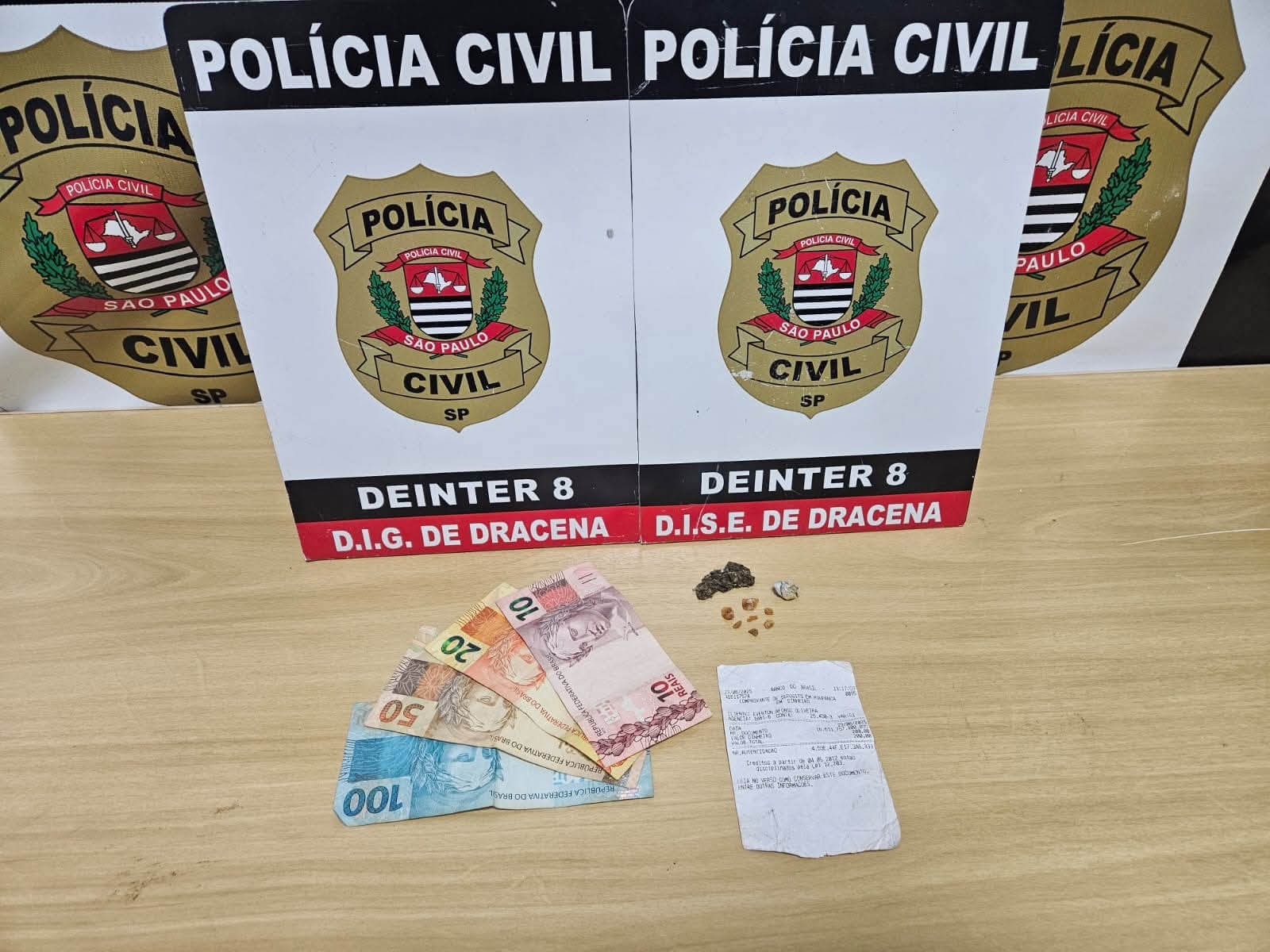 POLÍCIA CIVIL PRENDE HOMEM EM FLAGRANTE POR TRÁFICO DE DROGAS NAS PROXIMIDADES DA LINHA FÉRREA EM DRACENA
