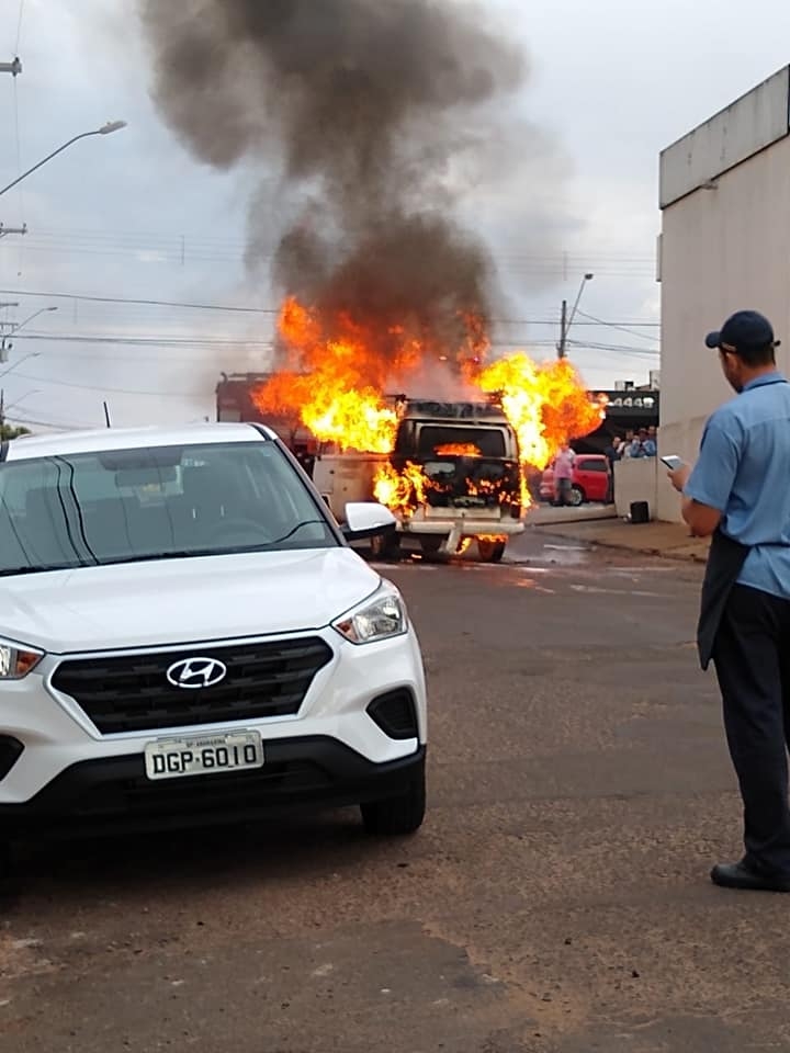 Pai e filha de 14 anos morrem em acidente entre dois carros em Pereira Barreto