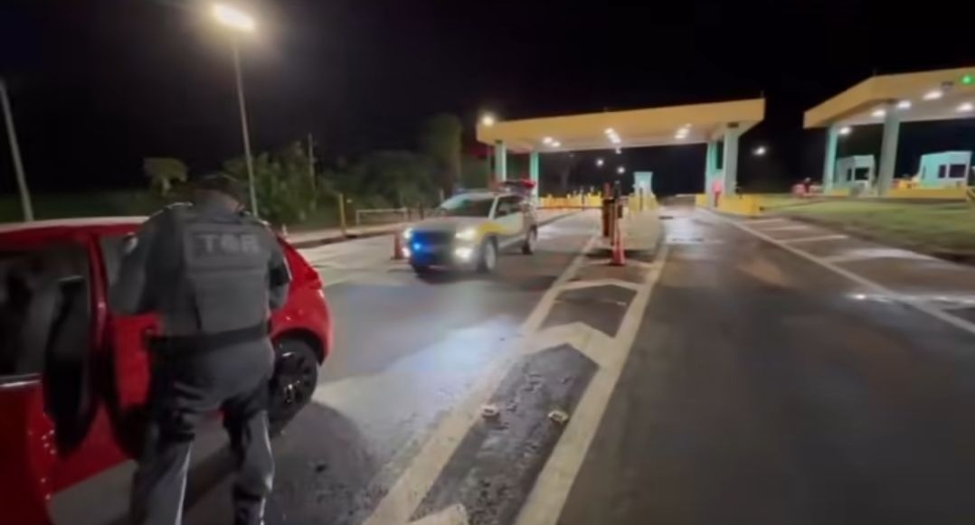 Polícia Rodoviária apreende cocaína e prende motorista na rodovia SP-300 em Lavínia