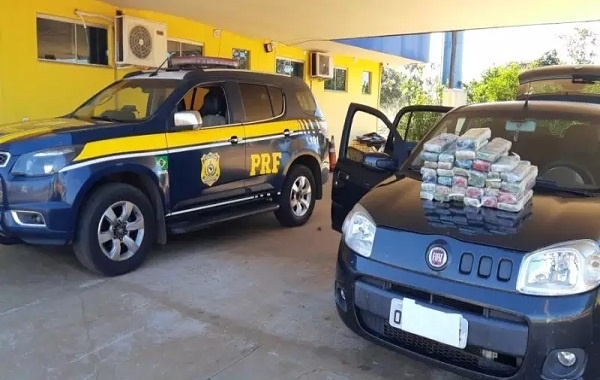 Casal é preso em Água Clara com tabletes de maconha que seriam entregues em MG