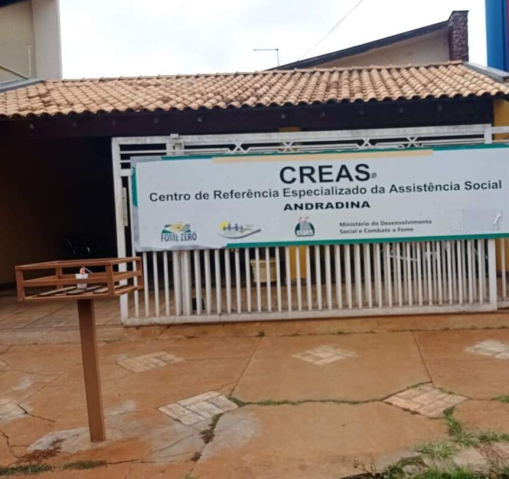 Baratas, mofo nas paredes e vazamentos são alguns dos problemas que funcionários do CREAS enfrentam no trabalho em Andradina