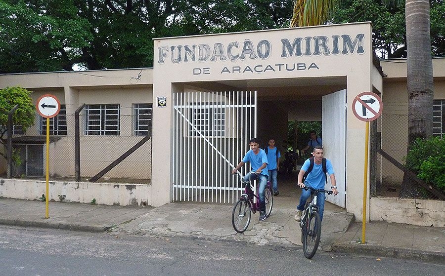 Povo bravo com a Secretaria de Saúde ! Moradores de Andradina agendam consulta antecipadamente e chega no dia está fechado o Centro de Saúde