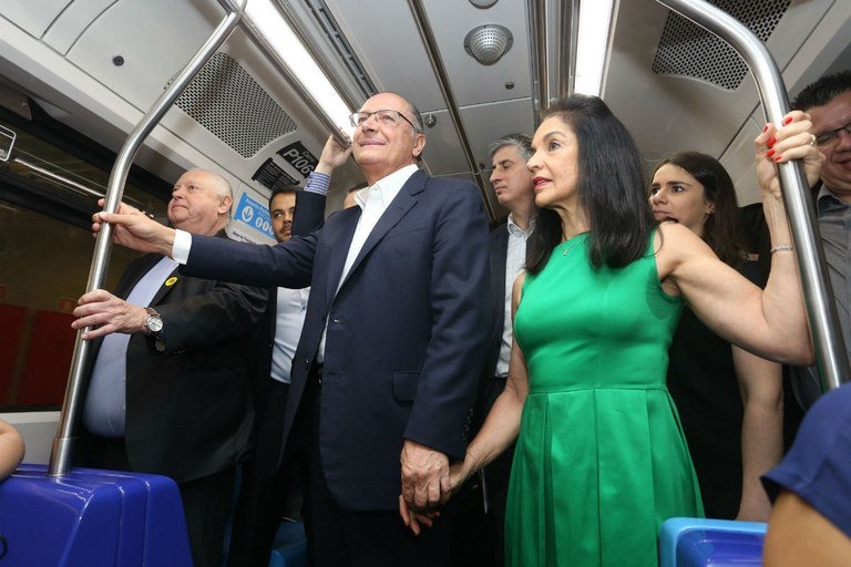CRIANÇAS DO CATECISMO CATÓLICO COMEMORAM DIA DA BÍBLIA COM PASSEATA EM ANDRADINA