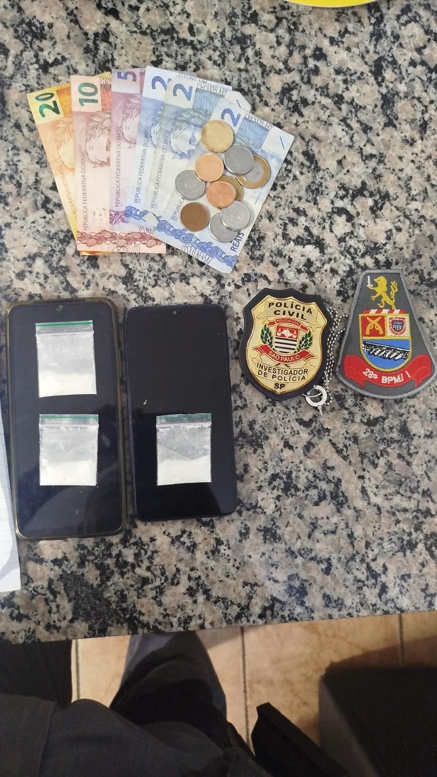 Ação conjunta das Polícias Militar e Civil prende mulher por tráfico de drogas em Guaraçaí