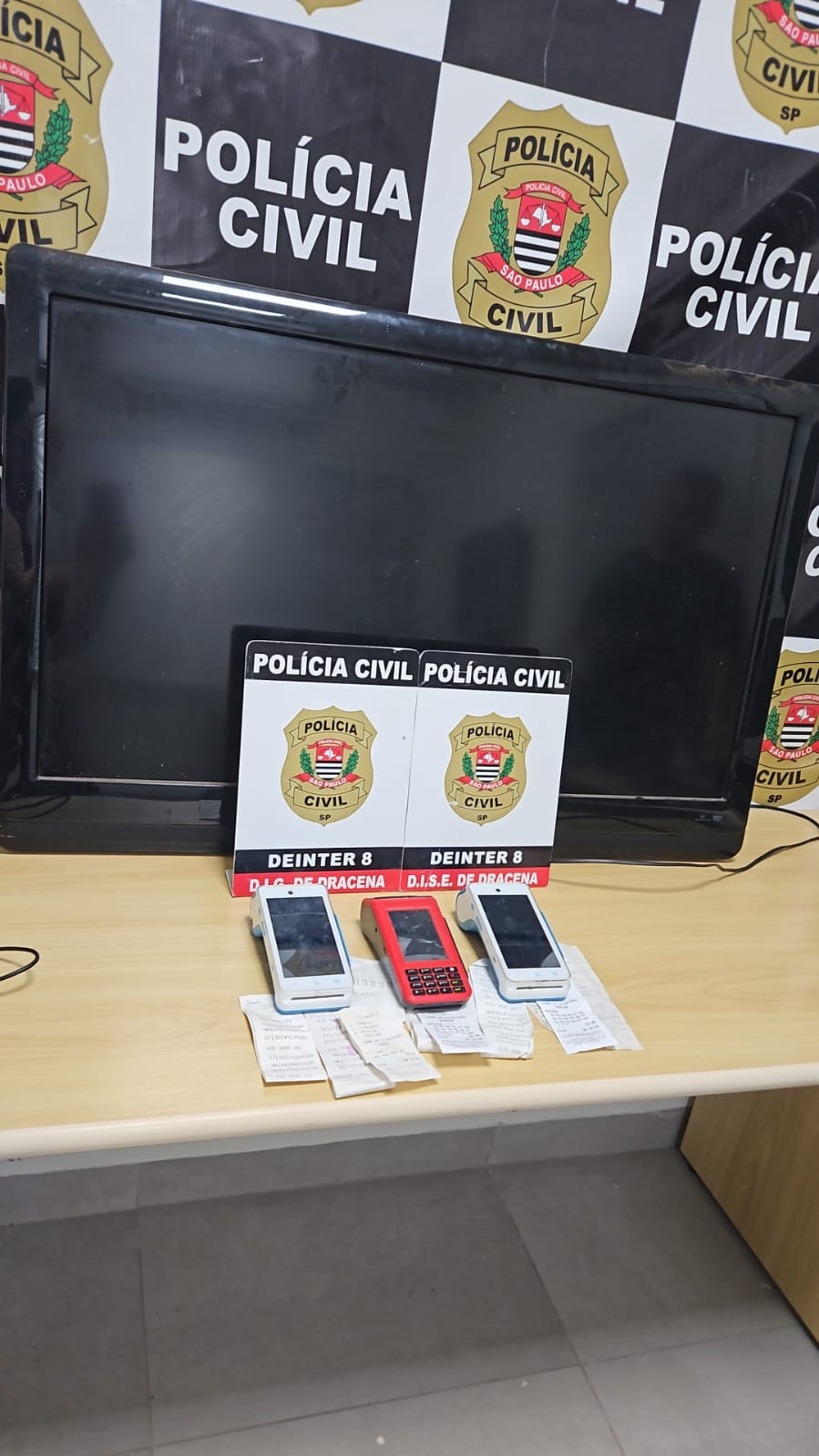 POLÍCIA CIVIL APREENDE MÁQUINAS DE APOSTA E MATERIAIS EM PONTOS DO "JOGO DO BICHO" EM DRACENA