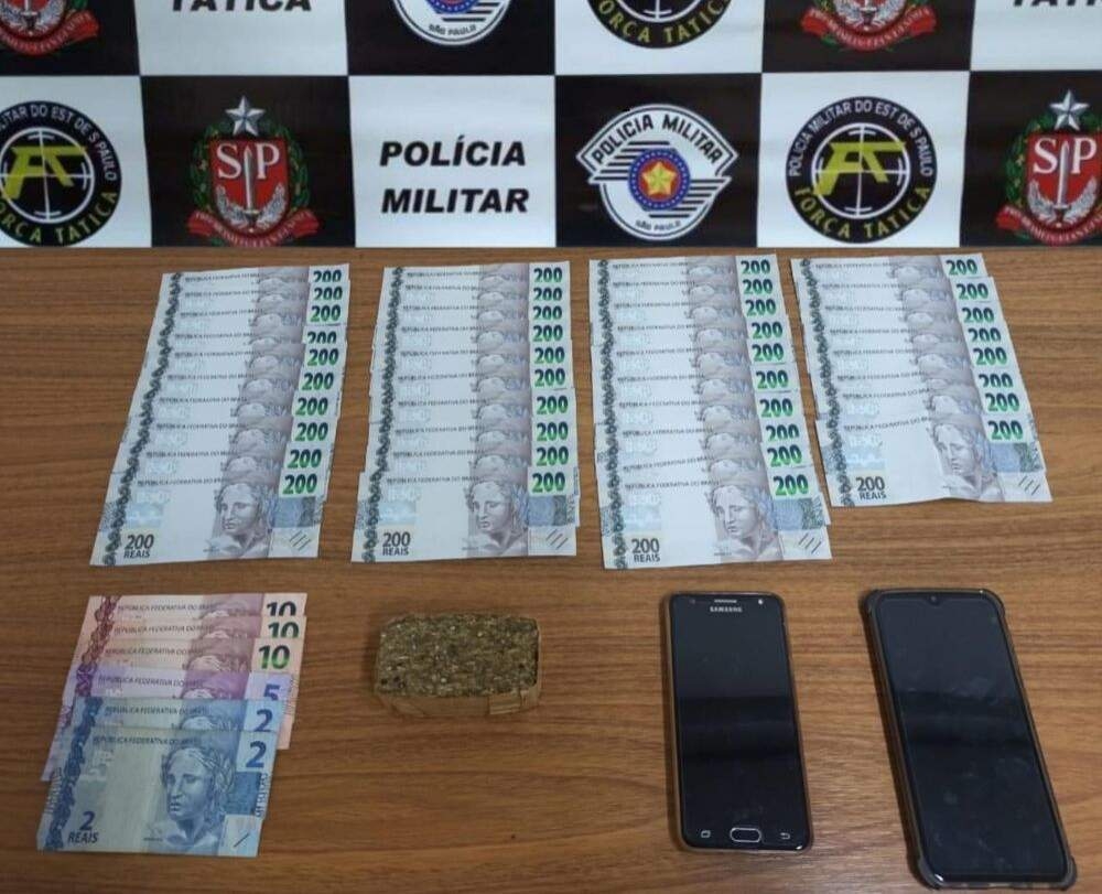 Força Tática prende a "Loira de Birigui" com maconha e 7 mil reais em dinheiro no bairro São Conrado