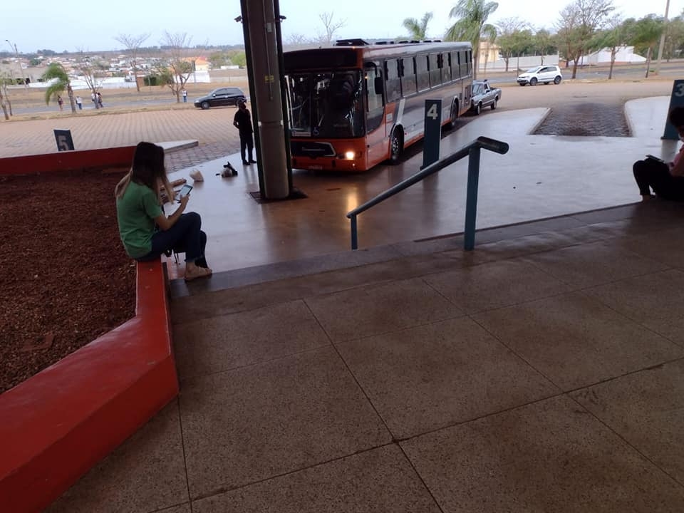 ÔNIBUS DO EXPRESSO ADAMANTINA QUEBRA NA RODOVIÁRIA DE ILHA SOLTEIRA