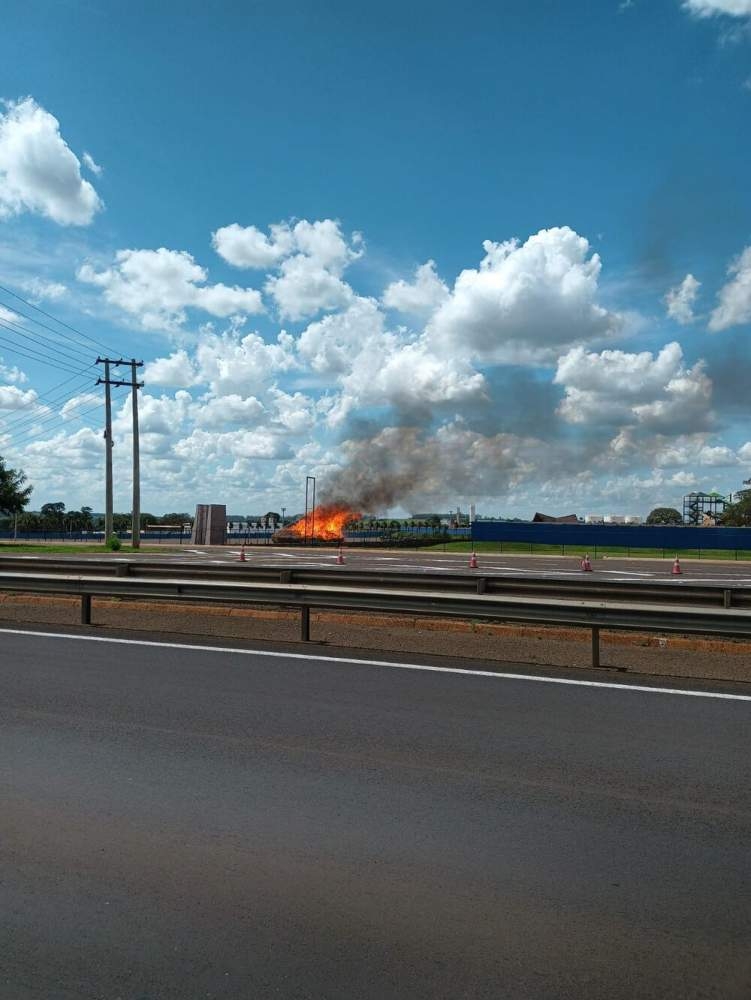Internautas enviam imagens de fogo no Parque Aquático Acqualinda de Andradina