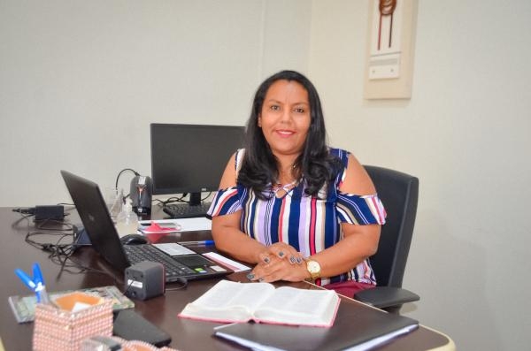 Vereadora Sirlene indica tapa-buraco e limpeza geral em bairros da cidade de Três Lagoas