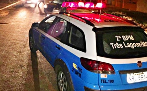 Homem agride mulher no meio da rua Bruno Garcia e é preso em flagrante pela Polícia Militar de Três Lagoas