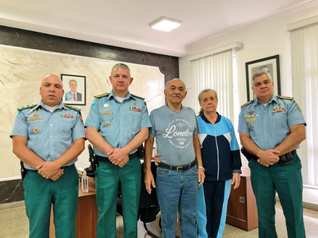 Comando da PMMS recebe a visita de policial militar veterano