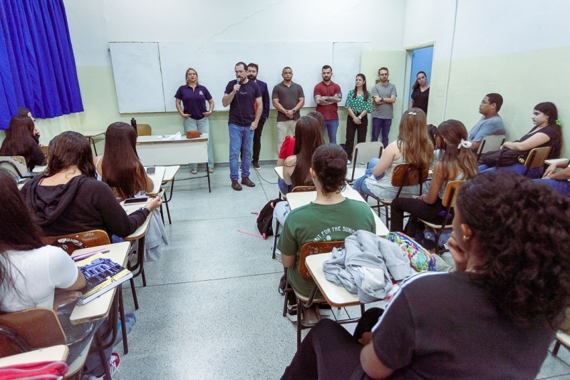 Fundação Educacional de Andradina faz primeira aula do cursinho pré-vestibular gratuito para 100 alunos