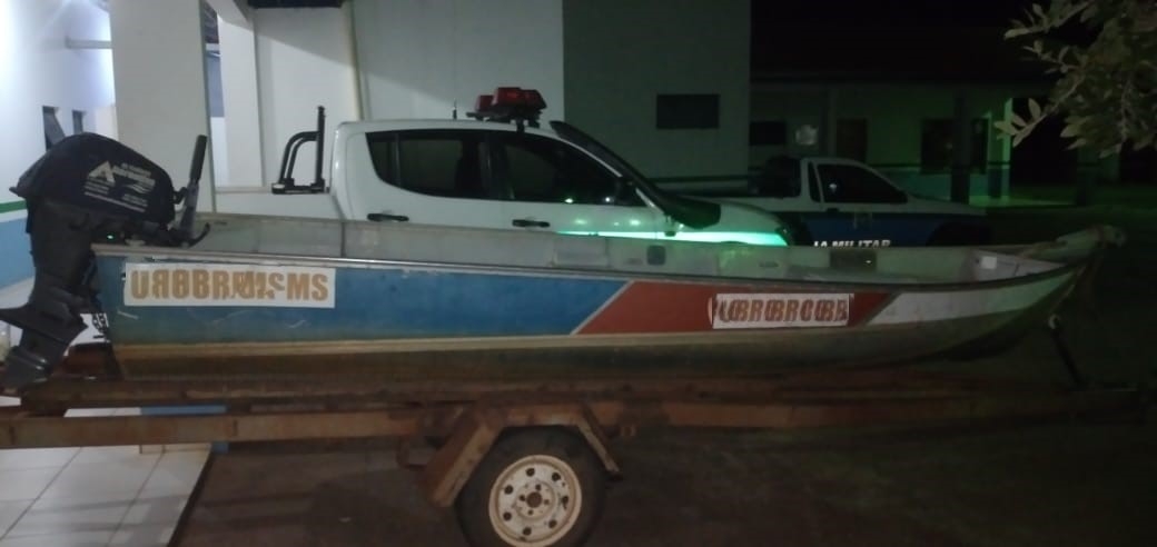 PMA de Três Lagoas autua pescador em R$ 1,5 mil por pescar durante a piracema no rio Sucuriú e apreende barco, motor e pescado