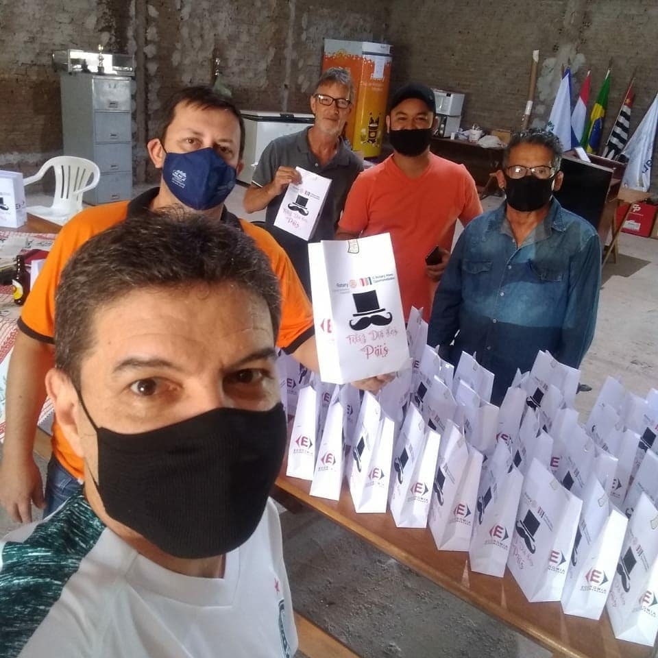 Rotary Club de Andradina Integração entregou kits de higiene para o ASILO e CAMOR