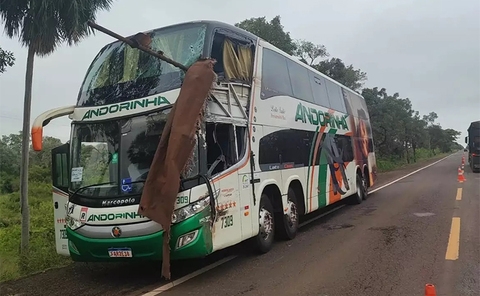 Acidente com ônibus da Viação Andorinha na BR 262 no Mato Grosso do Sul deixa mortos e feridos