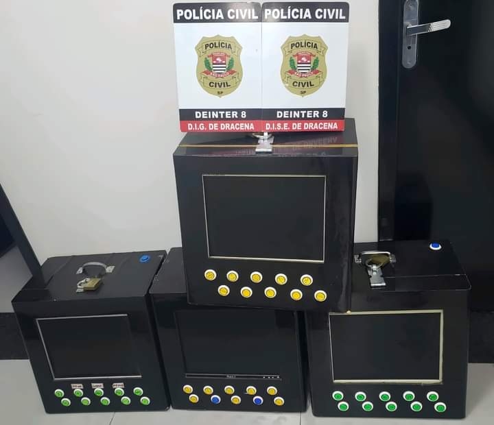 POLÍCIA CIVIL APREENDE QUATRO MÁQUINAS CAÇA-NÍQUEIS EM AÇÃO DE COMBATE A JOGOS DE AZAR EM DRACENA