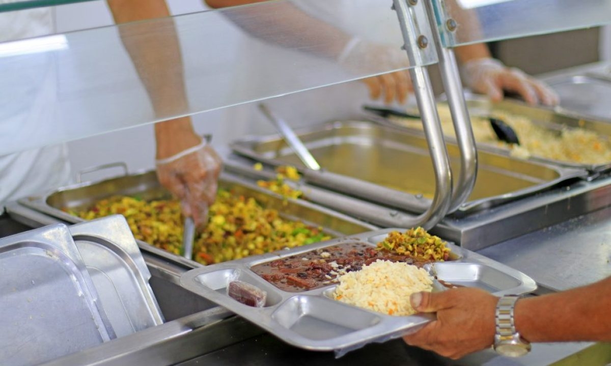 Prefeitura de Três Lagoas publica aviso de licitação para compra de gêneros alimentícios
