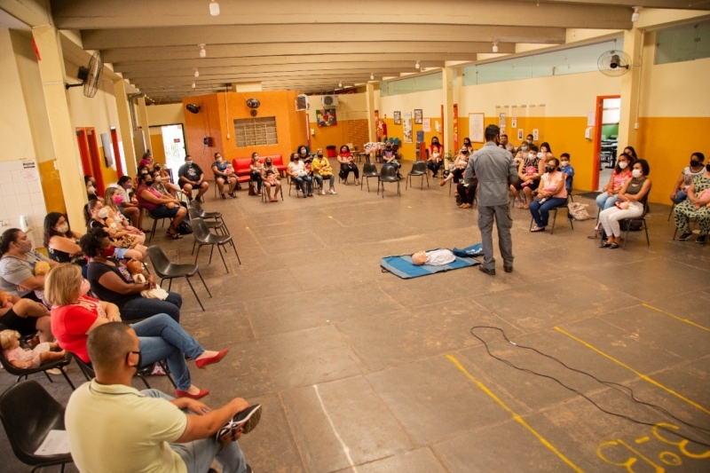 Bombeiros de Andradina treinam professores e funcionários para situações de emergências