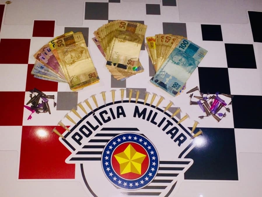 Homem é preso por tráfico de drogas após pular muros para fugir da polícia militar de Mirandópolis