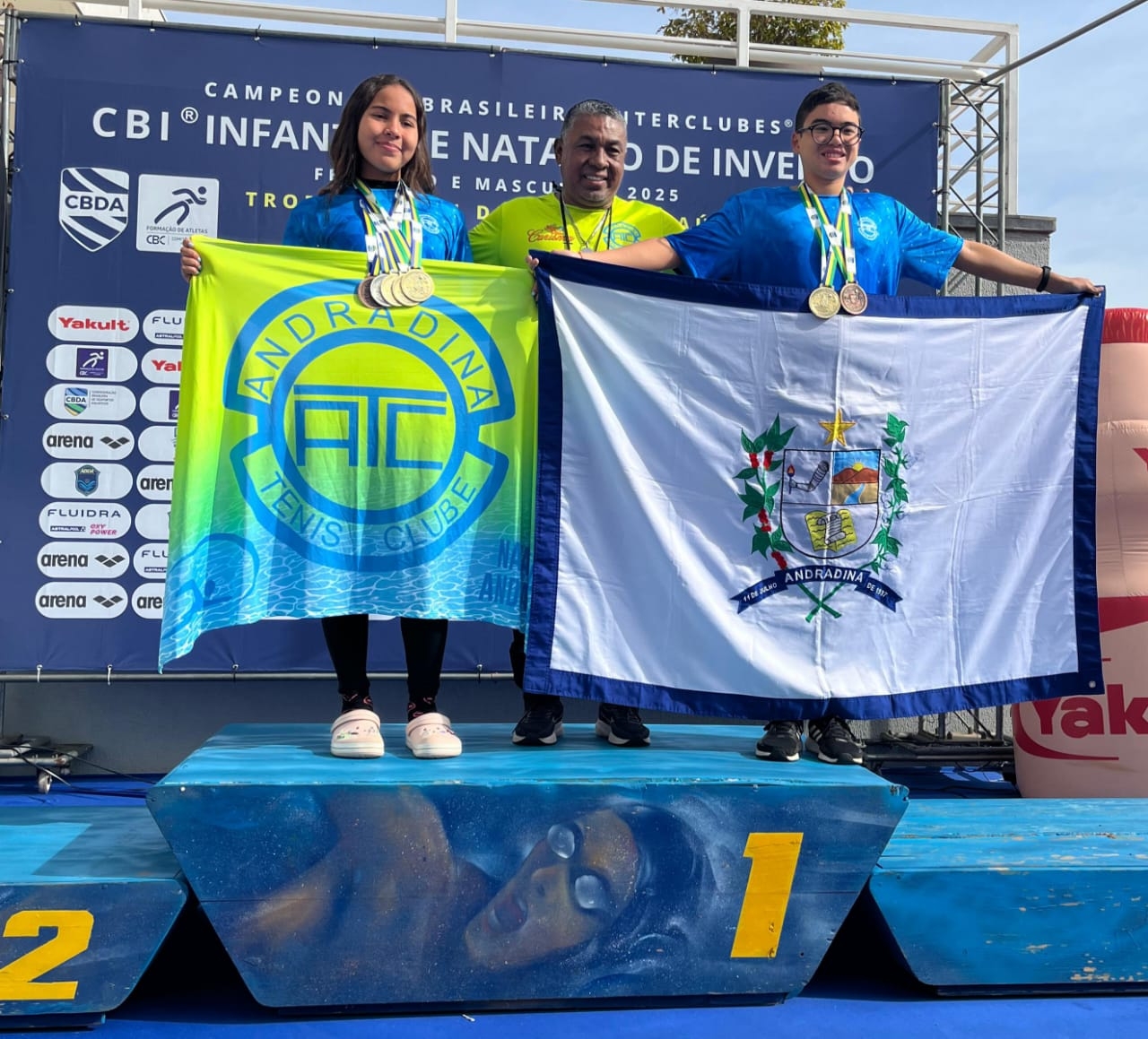 Andradina Julia Naomi e Rogério Shirai são os mais novos campeões brasileiros de natação