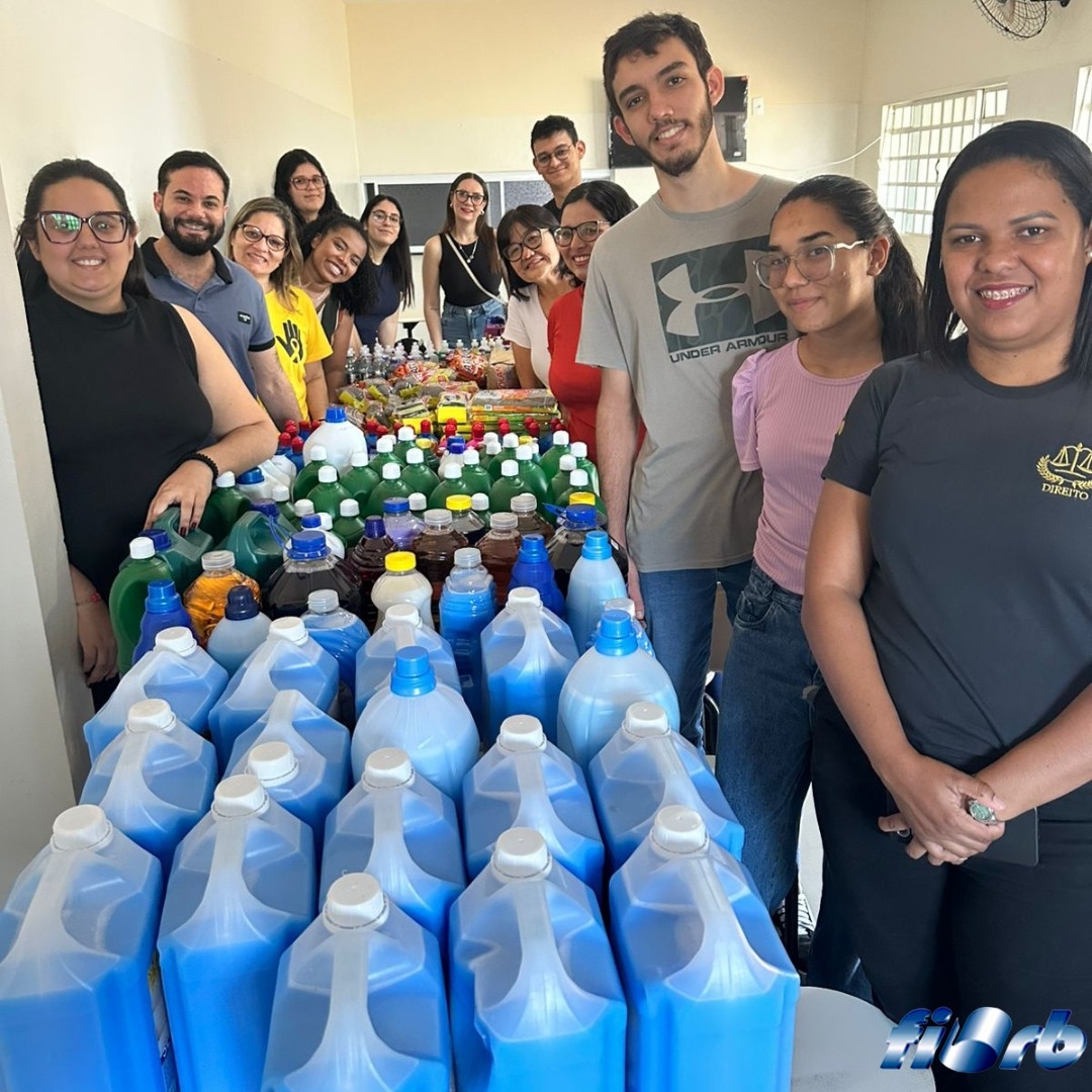 Acadêmicos da FIRB doaram produtos de limpeza e alimentos para CAMOR de Andradina