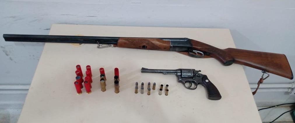 Polícia Militar prendeu dois irmãos transportando Armas de Fogo em Três Lagoas