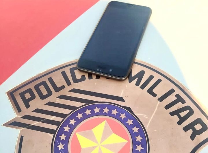Polícia Militar de Andradina prendeu em flagrante mulher por furto de celular iphone