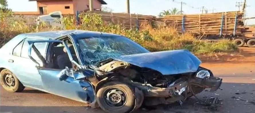 03 pessoas ficam feridas em acidente entre carro e carreta na BR-262 em Três Lagoas
