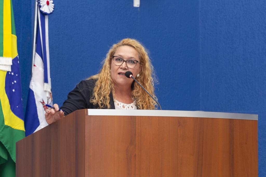 Em Três Lagoas vereadora Evalda reforça indicações por sinalização, mobilidade e melhorias em espaço escolar