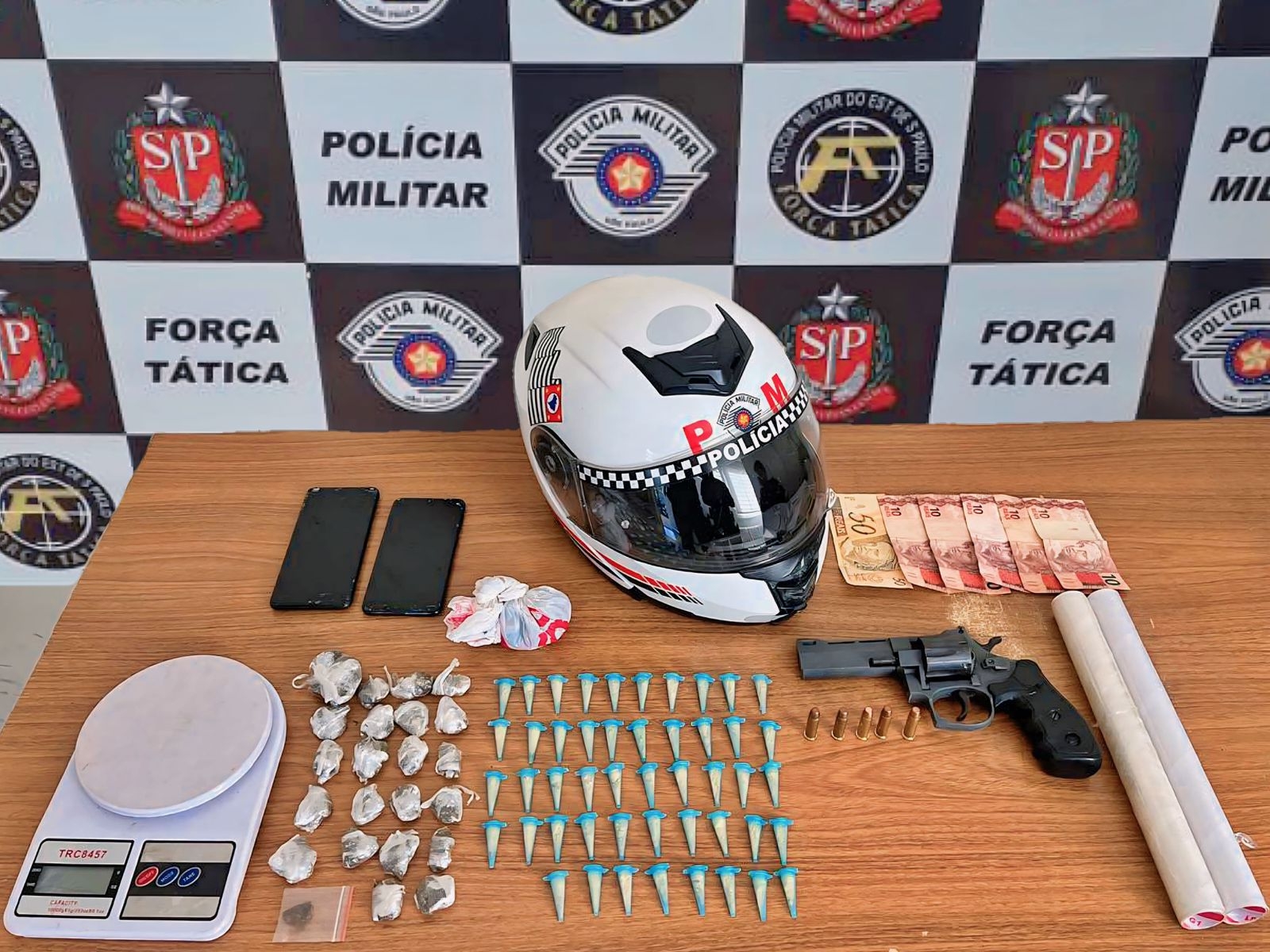 POLÍCIAIS MILITARES DA ROCAM PRENDEM 02 HOMENS EM ARAÇATUBA
