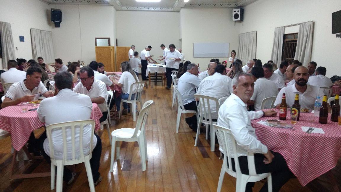 LOJA ACÁCIA DE JUNQUEIRÓPOLIS REALIZA SESSÃO ORDINÁRIA DE APRENDIZ E JANTAR DOS ANIVERSARIANTES