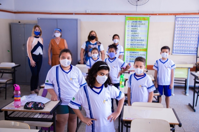 Governo de Andradina entrega quase 10 mil uniformes para alunos da Rede Municipal