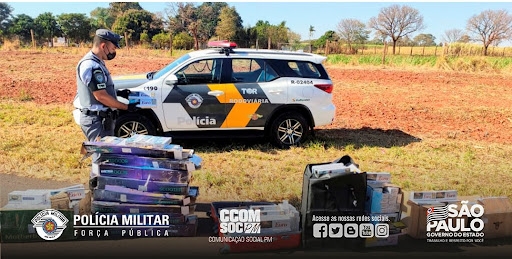 Em Penápolis Polícia Rodoviária intercepta ônibus e três passageiros terminam presos por contrabando de cigarros vindo do Paraguai