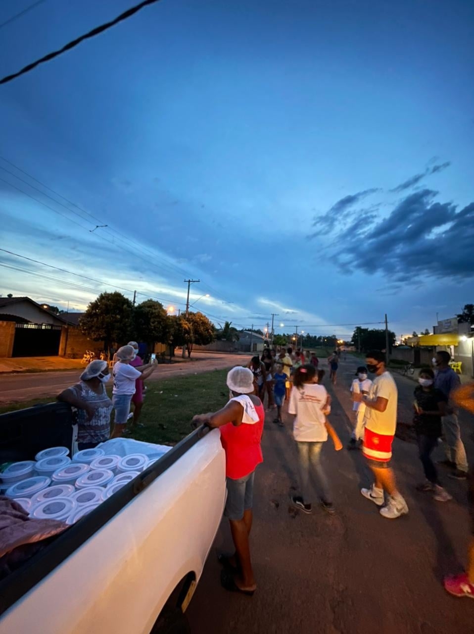 NO PRIMEIRO DIA DA AÇÃO VOLUNTÁRIA: 150 MARMITAS EM ANDRADINA