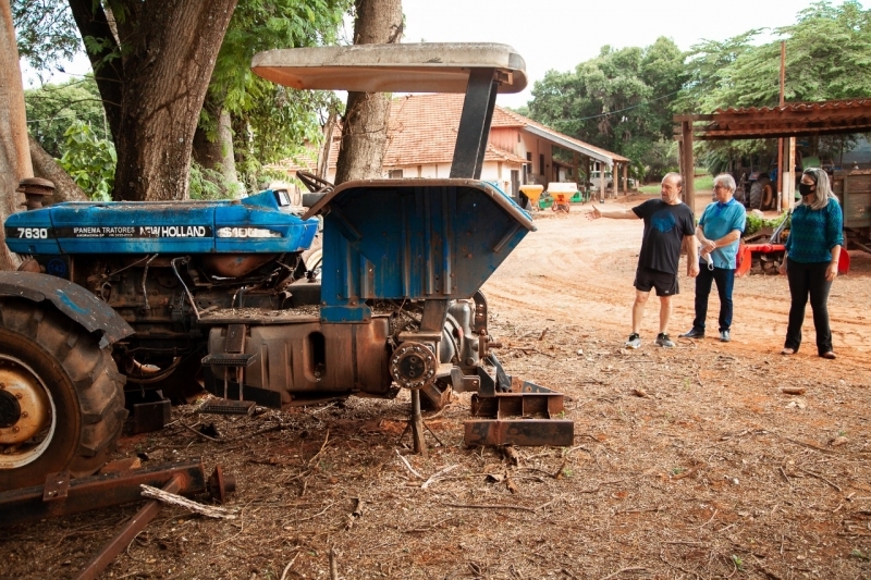 Prefeito de Andradina faz visita a Almoxarifados e Agricultura e constata ´herança trágica´ Máquinas, automóveis e estrutura estão em situação precária