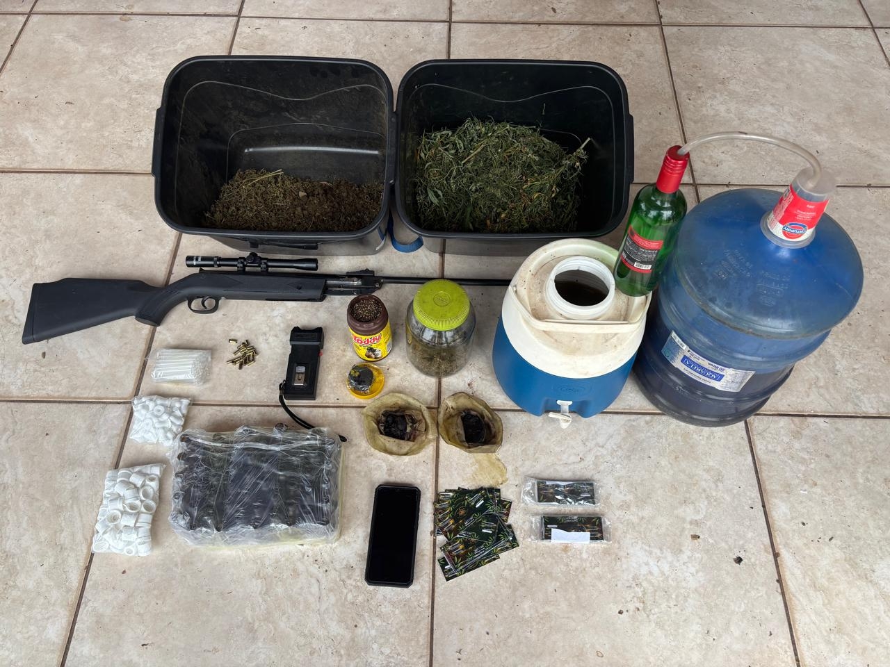 Policiais Civis de Mato Grosso do Sul e São Paulo prendem homem em posse de derivados de maconha e arma de fogo em Três Lagoas