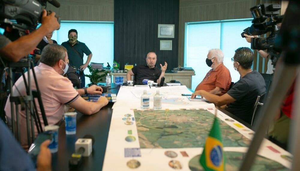 Em Andradina Mário Celso anuncia corte de 11 secretarias e extinção de 80 cargos