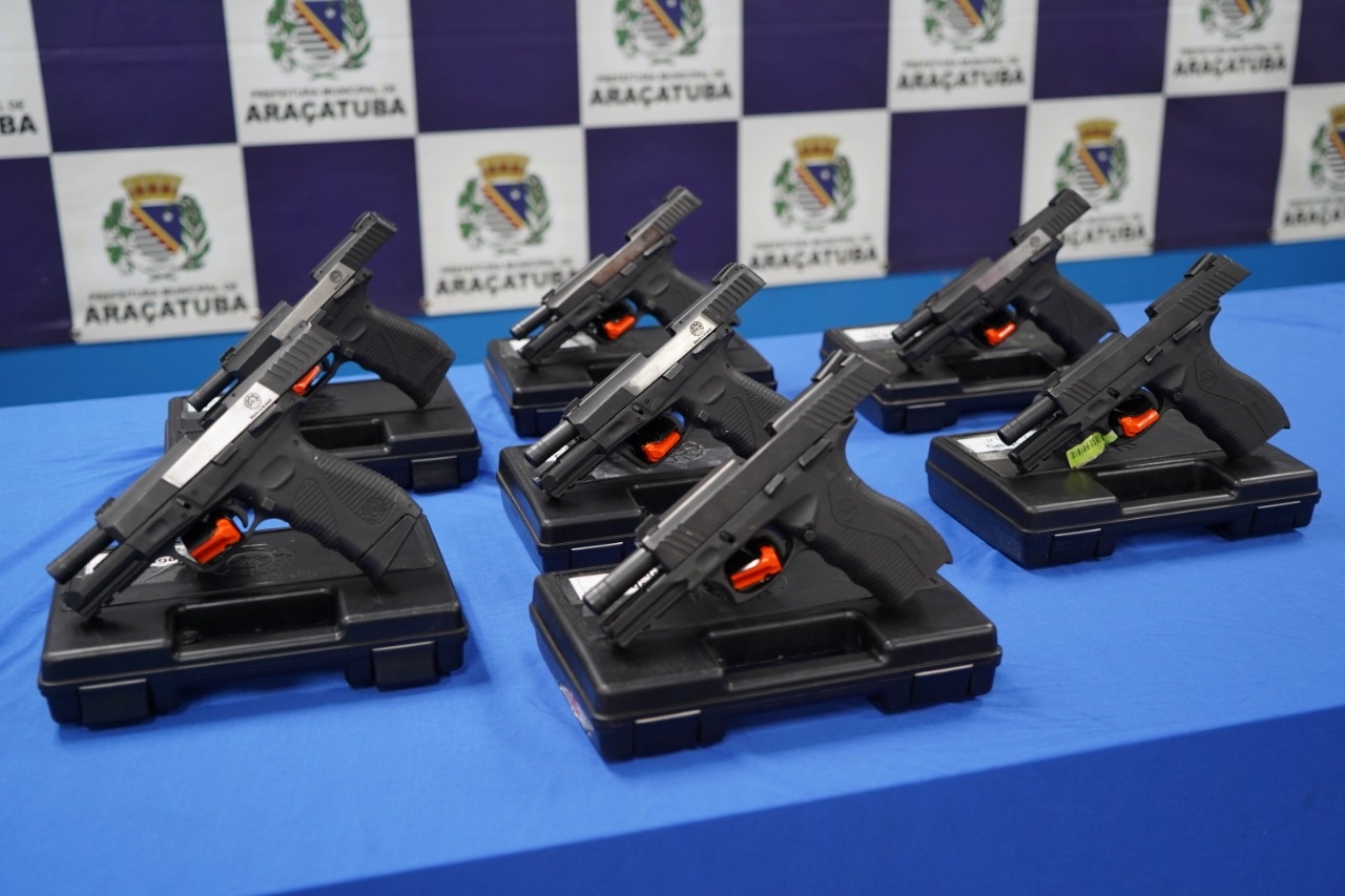 Guarda Municipal de Araçatuba recebe sete pistolas calibre .40 do Tribunal de Justiça do Estado de São Paulo