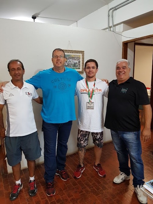 Adolescentes em bicicleta ficam feridos após atropelamento em Andradina