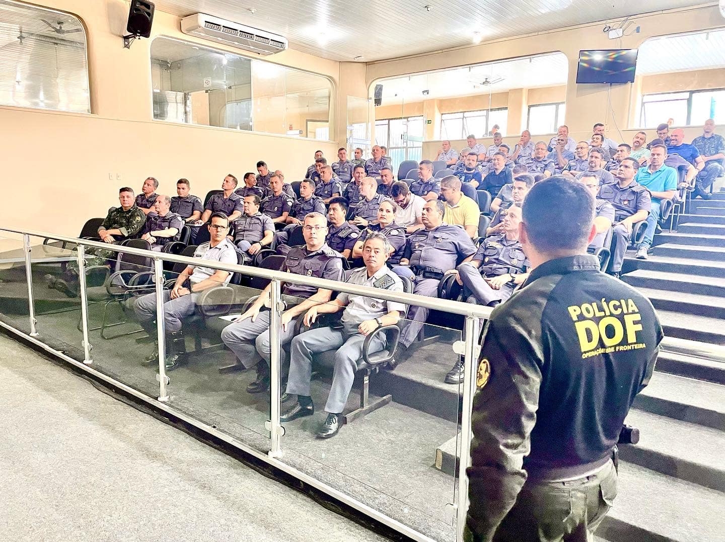 EM ANDRADINA PALESTRAS SOBRE POLICIAMENTO EM RODOVIAS E EM FRONTEIRAS CONTOU COM A PRESENÇA DO COMANDANTE DO DOF DE MS