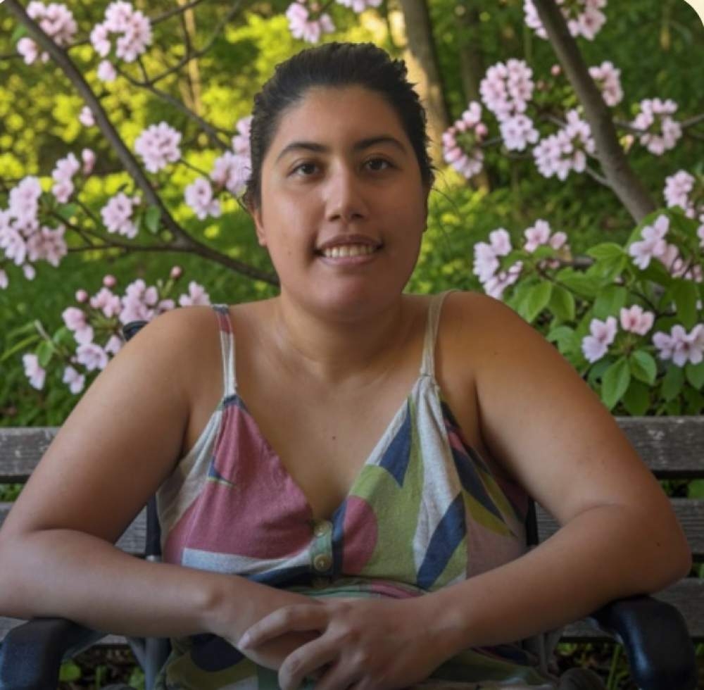 Mulher de 22 anos com tumor raro mobiliza campanha para terceira cirurgia