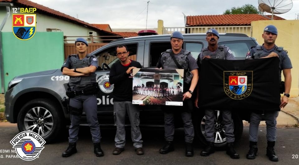 Em Castilho admirador do BAEP entrega presente