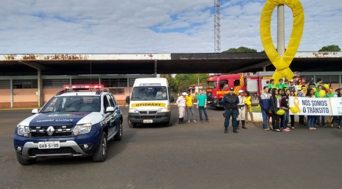 Bandido aponta arma para morador de Três Lagoas e rouba celular da vítima na rua