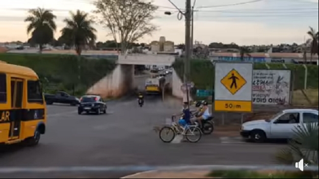 EM ANDRADINA PASSAGEM SOB A RODOVIA DA  INTEGRAÇÃO, QUASE CALAMIDADE